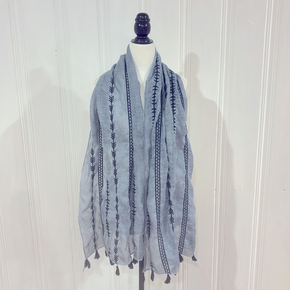 Lightweight long rectangular scarf - Picture 5 of 6